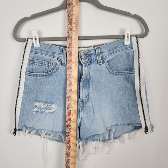 The Vintage Twin Levi's Zippered 560 Denim Shorts Size 8 - Picture 6 of 6